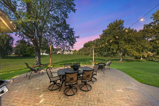 1N210 COVENTRY Drive, Wheaton, IL 60188