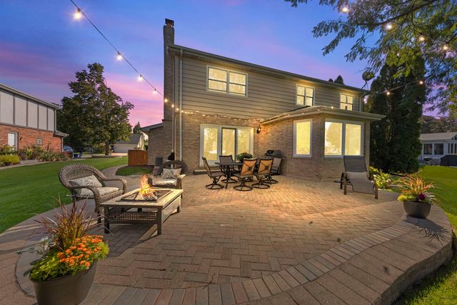 1N210 COVENTRY Drive, Wheaton, IL 60188