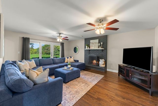 1N210 COVENTRY Drive, Wheaton, IL 60188