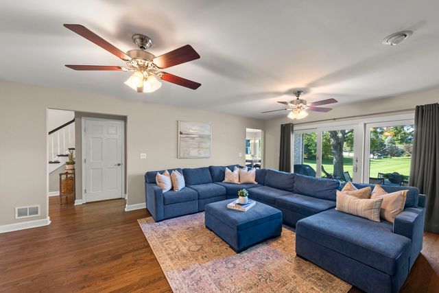 1N210 COVENTRY Drive, Wheaton, IL 60188