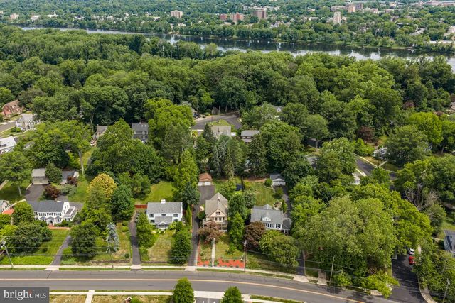 814 N PENNSYLVANIA AVE, Yardley, PA 19067