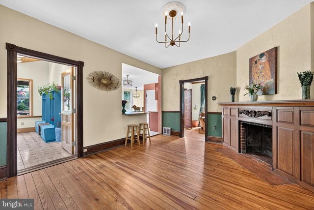 814 N PENNSYLVANIA AVE, Yardley, PA 19067