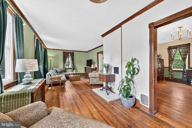 814 N PENNSYLVANIA AVE, Yardley, PA 19067