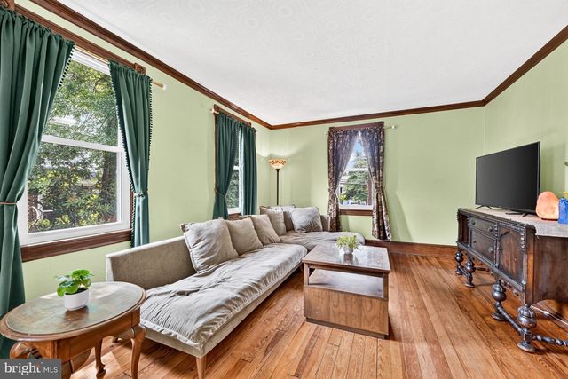 814 N PENNSYLVANIA AVE, Yardley, PA 19067