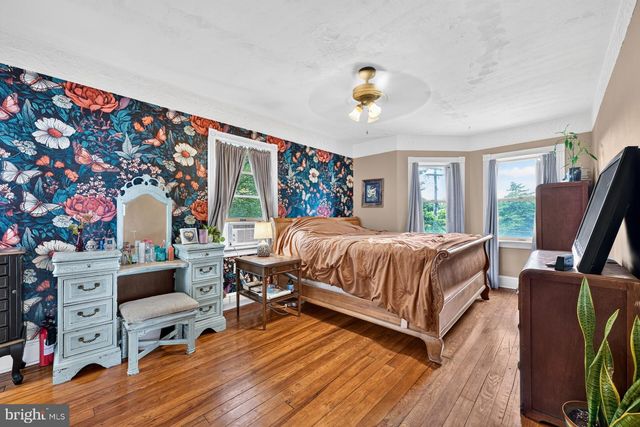 814 N PENNSYLVANIA AVE, Yardley, PA 19067