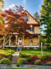 814 N PENNSYLVANIA AVE, Yardley, PA 19067