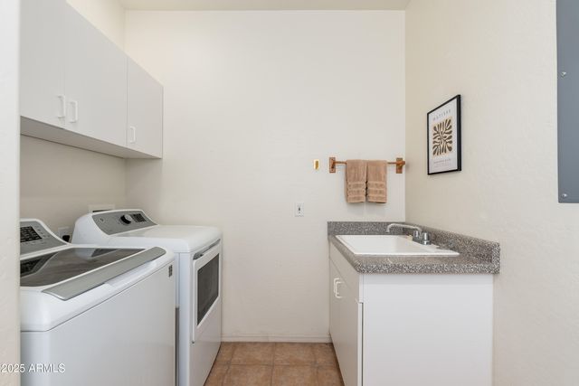 12207 N DESERT SAGE Drive B, Fountain Hills, AZ 85268