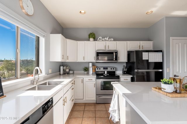 12207 N DESERT SAGE Drive B, Fountain Hills, AZ 85268