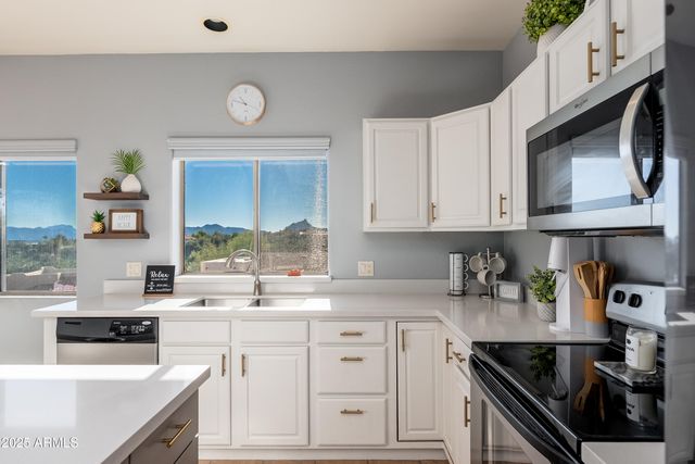 12207 N DESERT SAGE Drive B, Fountain Hills, AZ 85268