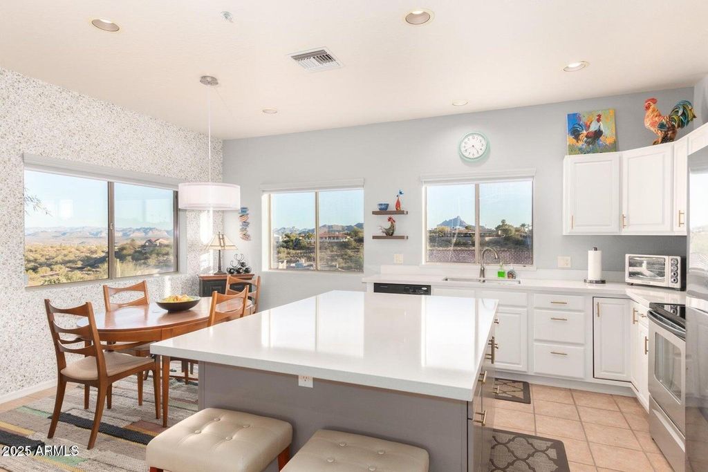 12207 N DESERT SAGE Drive B, Fountain Hills, AZ 85268