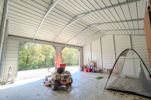 137 Hawkins Rd, Westmoreland, TN 37186