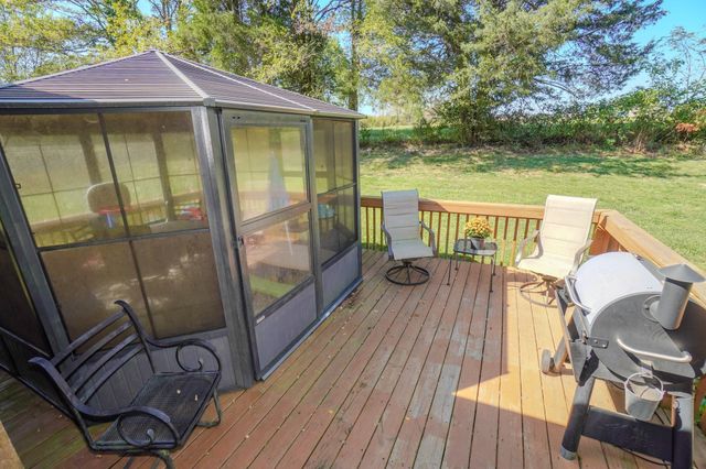 137 Hawkins Rd, Westmoreland, TN 37186