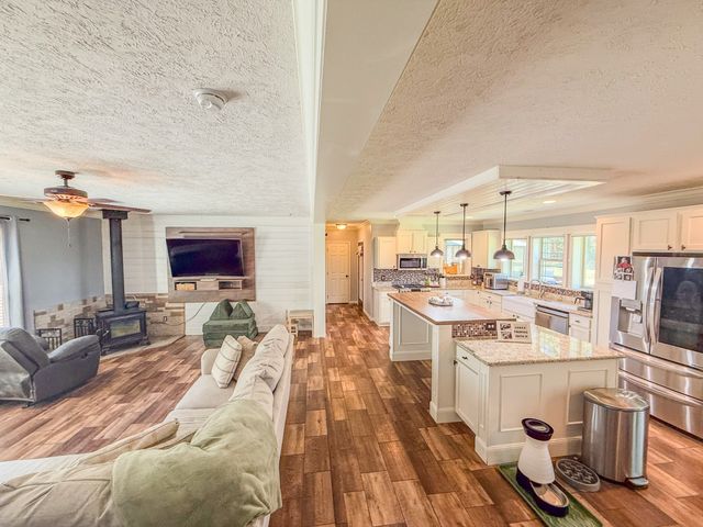 137 Hawkins Rd, Westmoreland, TN 37186