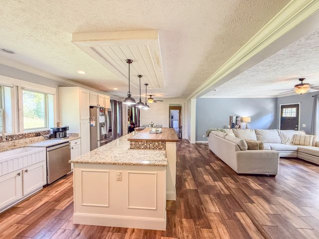 137 Hawkins Rd, Westmoreland, TN 37186