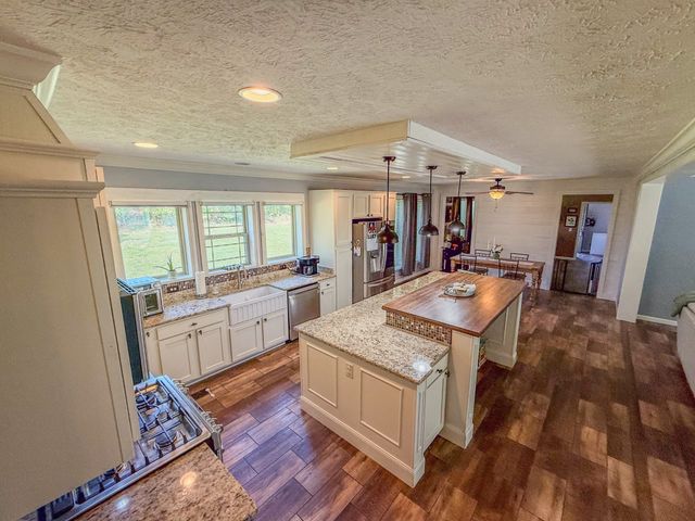 137 Hawkins Rd, Westmoreland, TN 37186