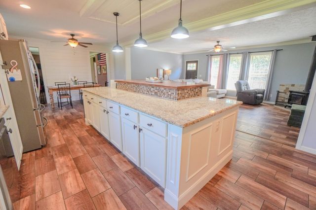 137 Hawkins Rd, Westmoreland, TN 37186