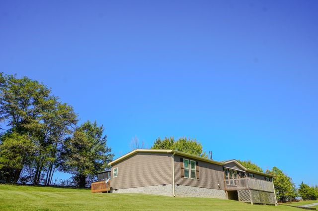 137 Hawkins Rd, Westmoreland, TN 37186