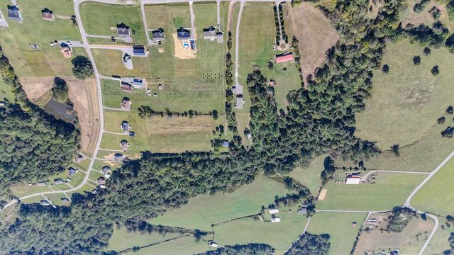 137 Hawkins Rd, Westmoreland, TN 37186