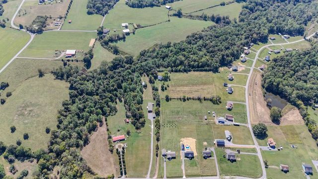 137 Hawkins Rd, Westmoreland, TN 37186