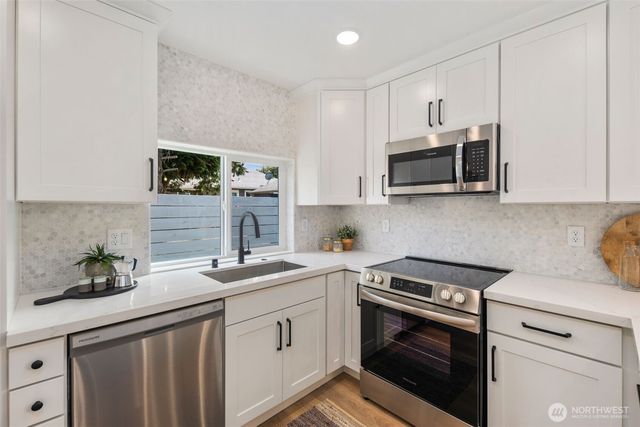 806 S Rose Street, Seattle, WA 98108