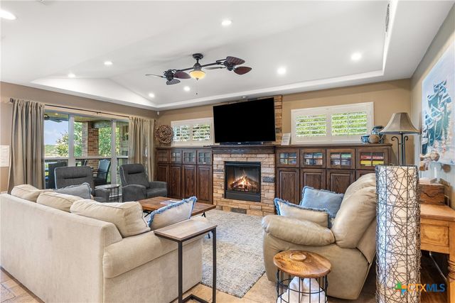 259 Oak Hideaway Drive, Canyon Lake, TX 78133