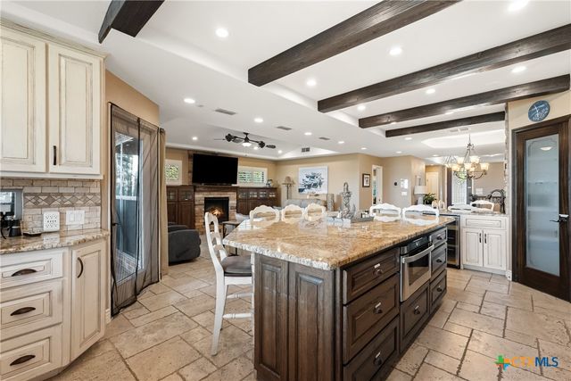 259 Oak Hideaway Drive, Canyon Lake, TX 78133
