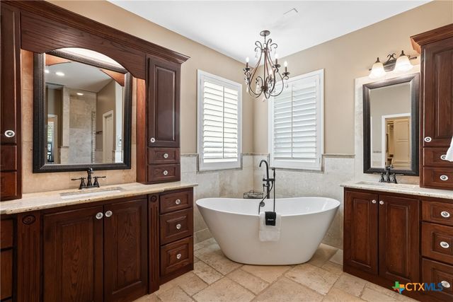259 Oak Hideaway Drive, Canyon Lake, TX 78133
