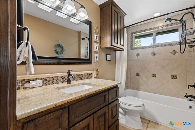 259 Oak Hideaway Drive, Canyon Lake, TX 78133