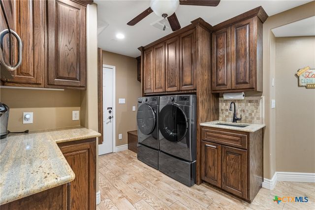 259 Oak Hideaway Drive, Canyon Lake, TX 78133