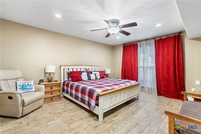 259 Oak Hideaway Drive, Canyon Lake, TX 78133