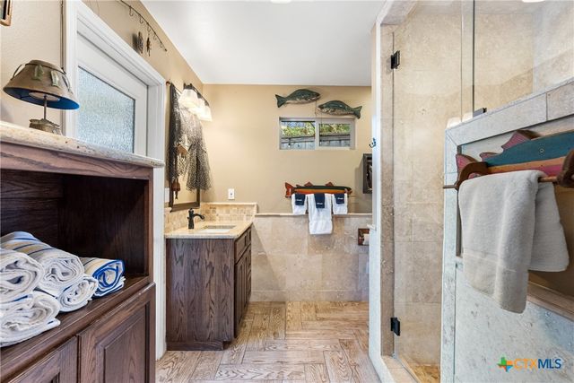 259 Oak Hideaway Drive, Canyon Lake, TX 78133