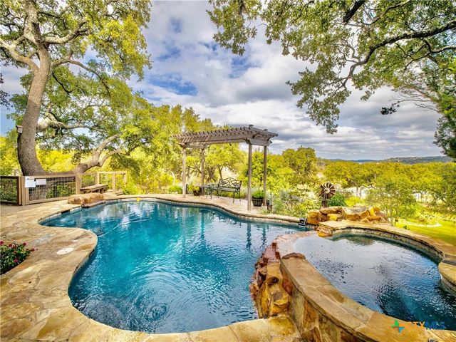 259 Oak Hideaway Drive, Canyon Lake, TX 78133