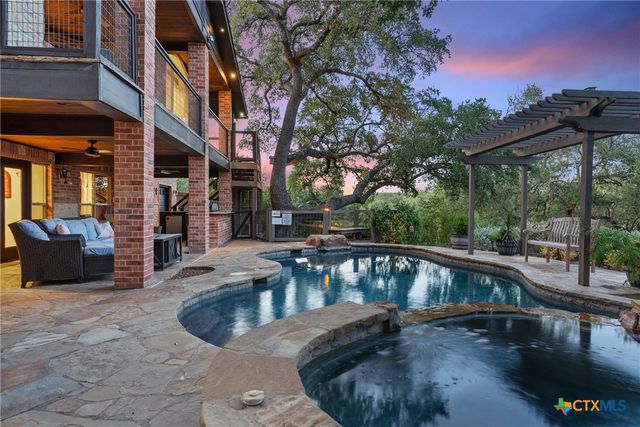 259 Oak Hideaway Drive, Canyon Lake, TX 78133