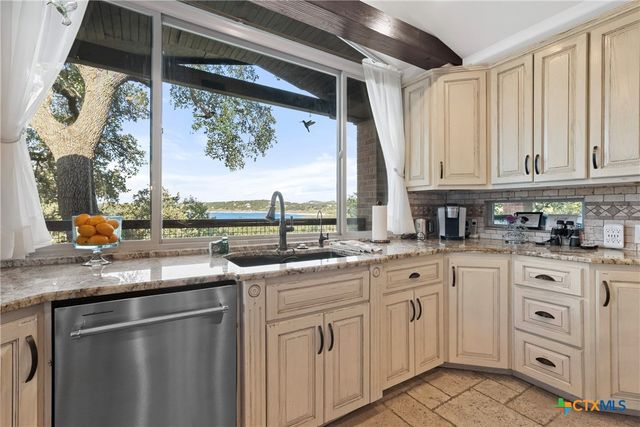 259 Oak Hideaway Drive, Canyon Lake, TX 78133