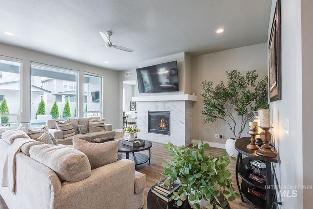 5576 S Rosalia Way, Meridian, ID 83642