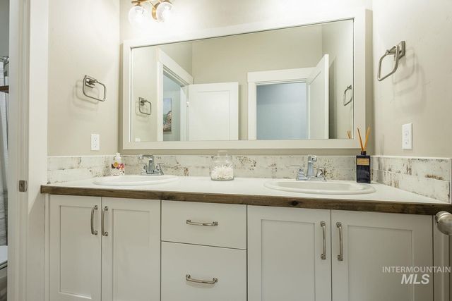 5576 S Rosalia Way, Meridian, ID 83642