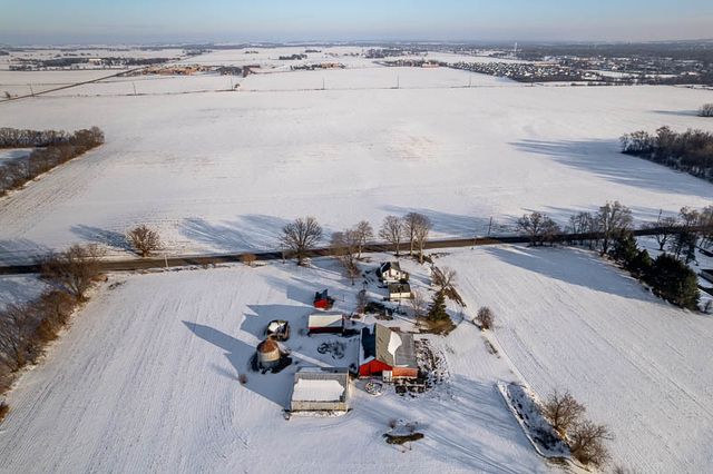 9202 TOWN HALL Road, Belvidere, IL 61008