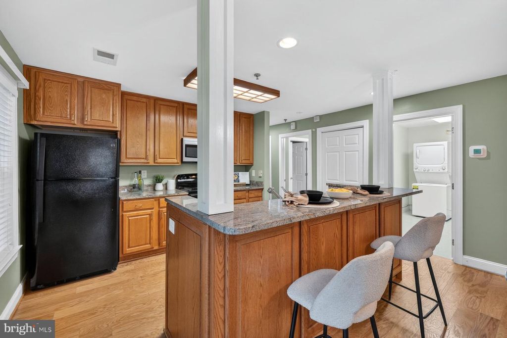 Image 10 of property listing at 9743 WINERY CT #9743, Gaithersburg, MD 20879