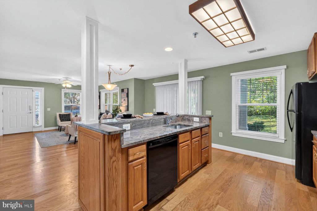 Image 12 of property listing at 9743 WINERY CT #9743, Gaithersburg, MD 20879