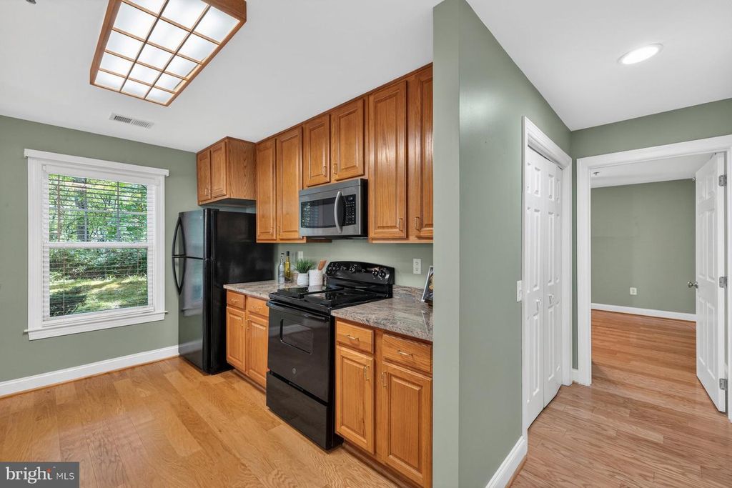 Image 13 of property listing at 9743 WINERY CT #9743, Gaithersburg, MD 20879
