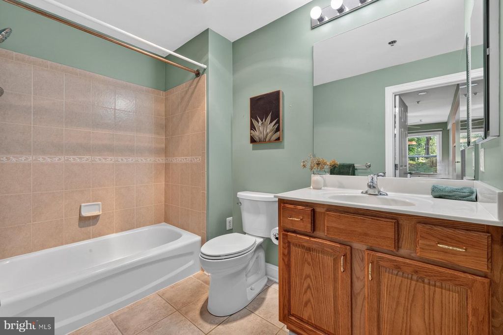 Image 16 of property listing at 9743 WINERY CT #9743, Gaithersburg, MD 20879