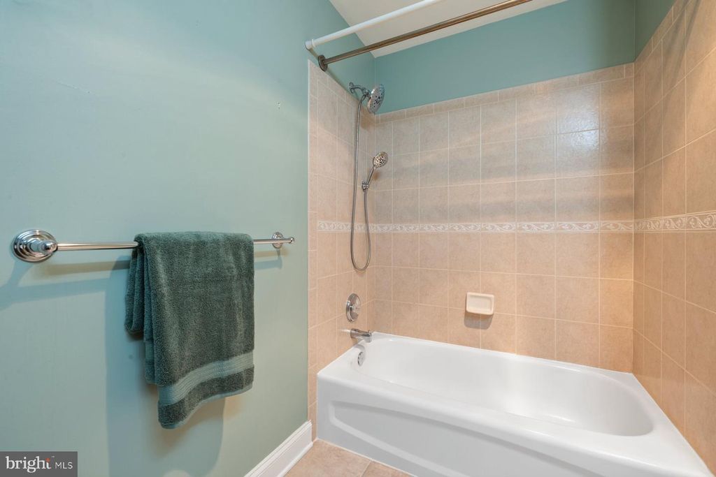 Image 17 of property listing at 9743 WINERY CT #9743, Gaithersburg, MD 20879