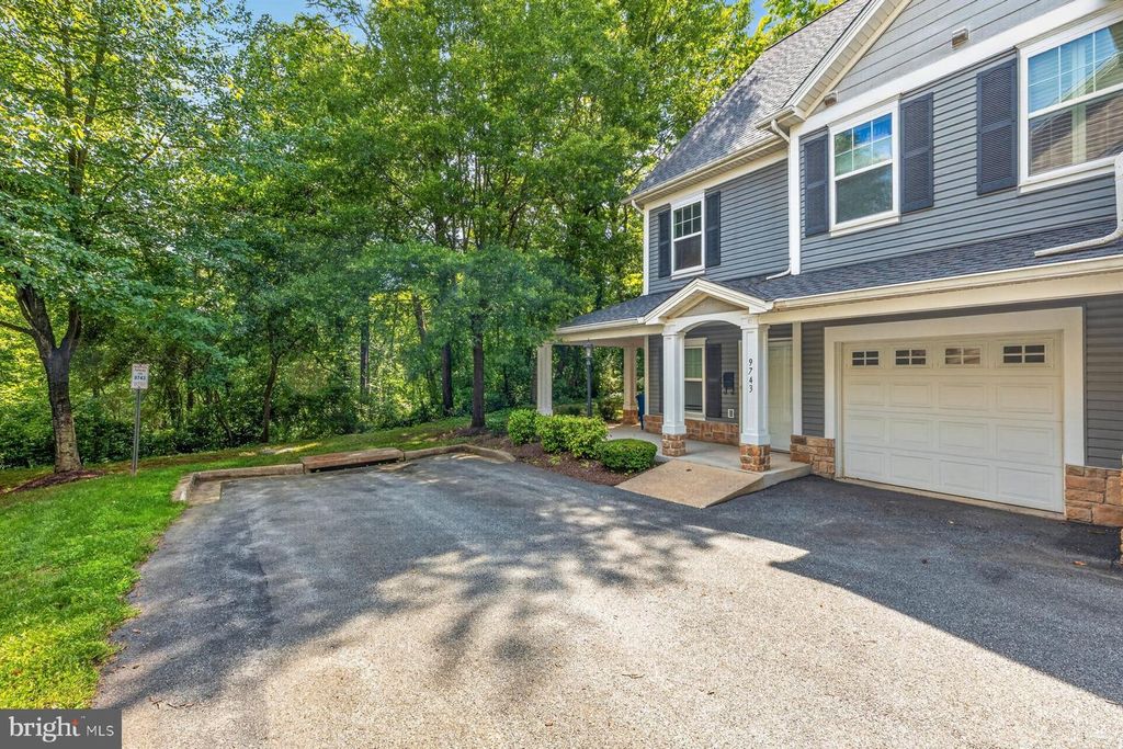 Image 2 of property listing at 9743 WINERY CT #9743, Gaithersburg, MD 20879