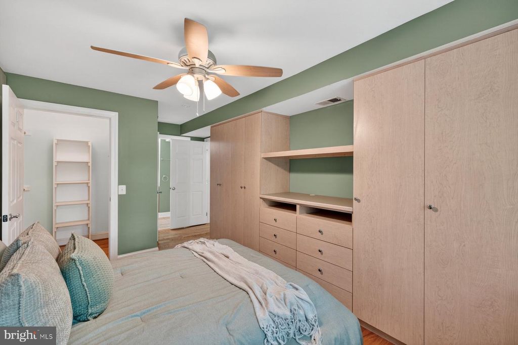 Image 20 of property listing at 9743 WINERY CT #9743, Gaithersburg, MD 20879