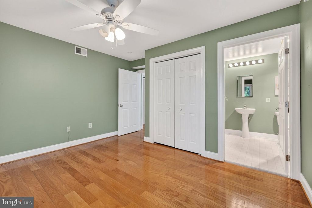 Image 25 of property listing at 9743 WINERY CT #9743, Gaithersburg, MD 20879