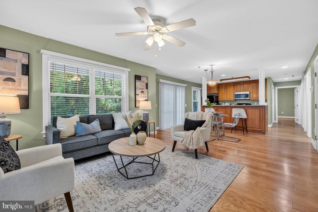 Image 4 of property listing at 9743 WINERY CT #9743, Gaithersburg, MD 20879
