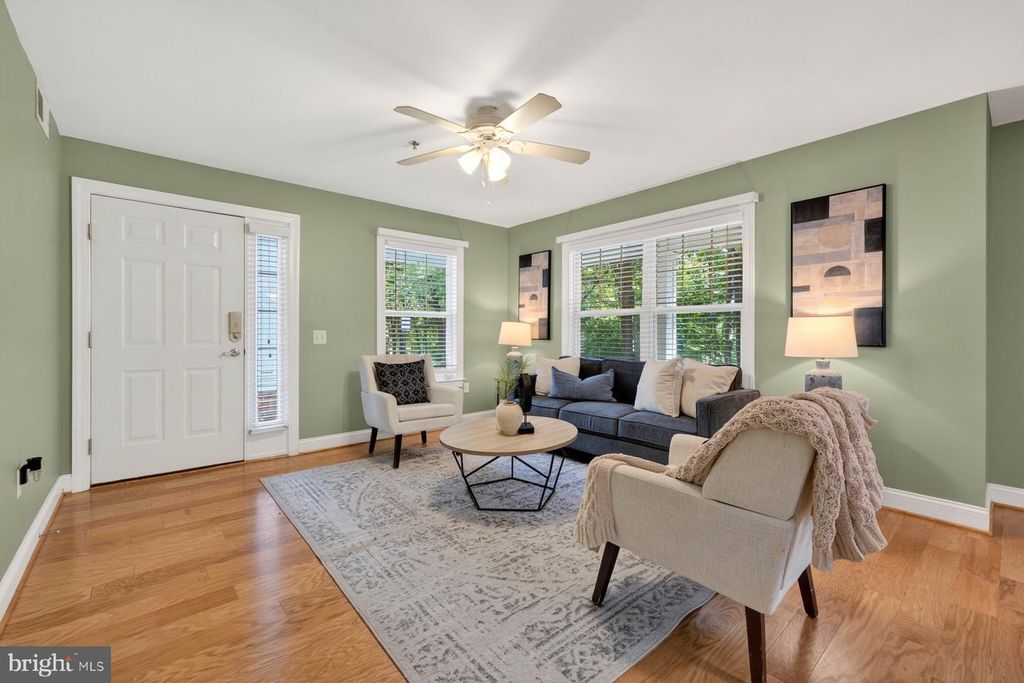 Image 5 of property listing at 9743 WINERY CT #9743, Gaithersburg, MD 20879