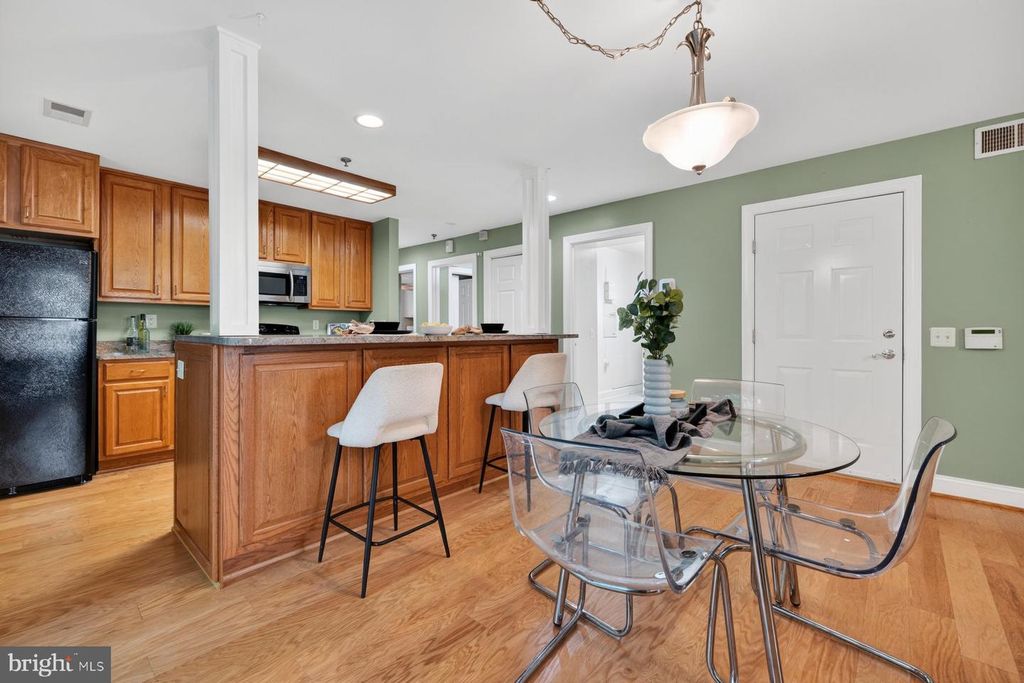 Image 7 of property listing at 9743 WINERY CT #9743, Gaithersburg, MD 20879
