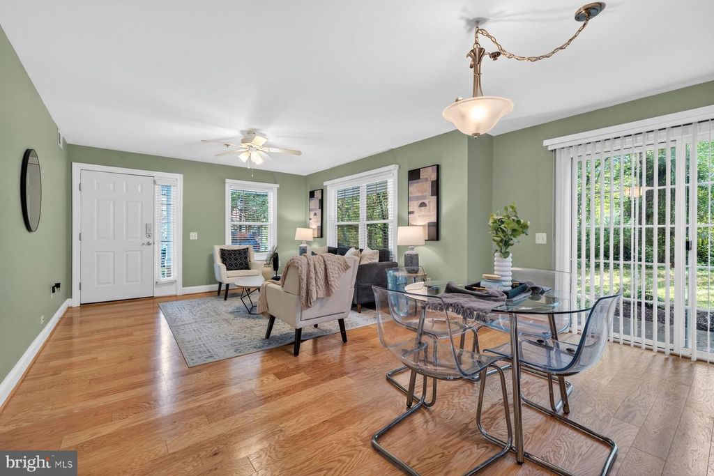 Image 8 of property listing at 9743 WINERY CT #9743, Gaithersburg, MD 20879
