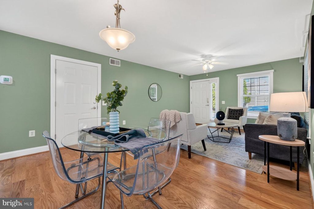 Image 9 of property listing at 9743 WINERY CT #9743, Gaithersburg, MD 20879